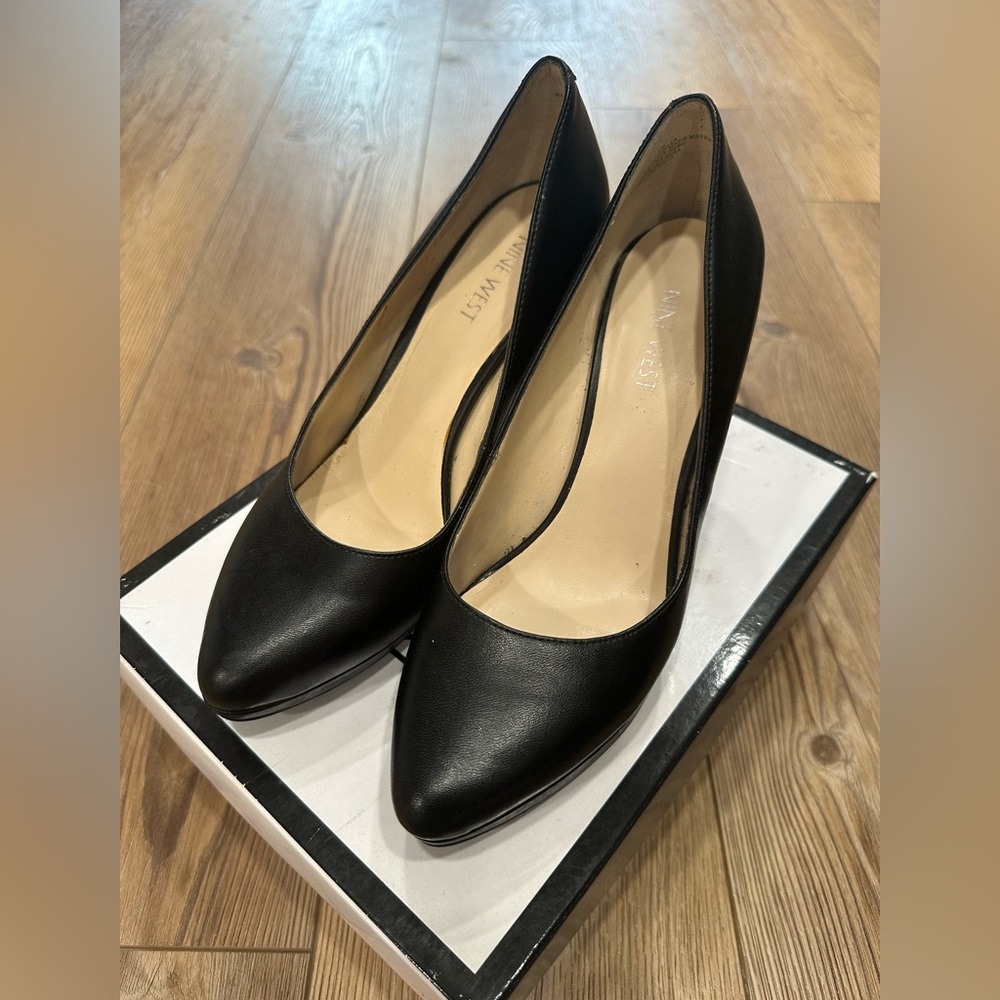Nine West Women's Black Leather Platform Pointed Toe Heels